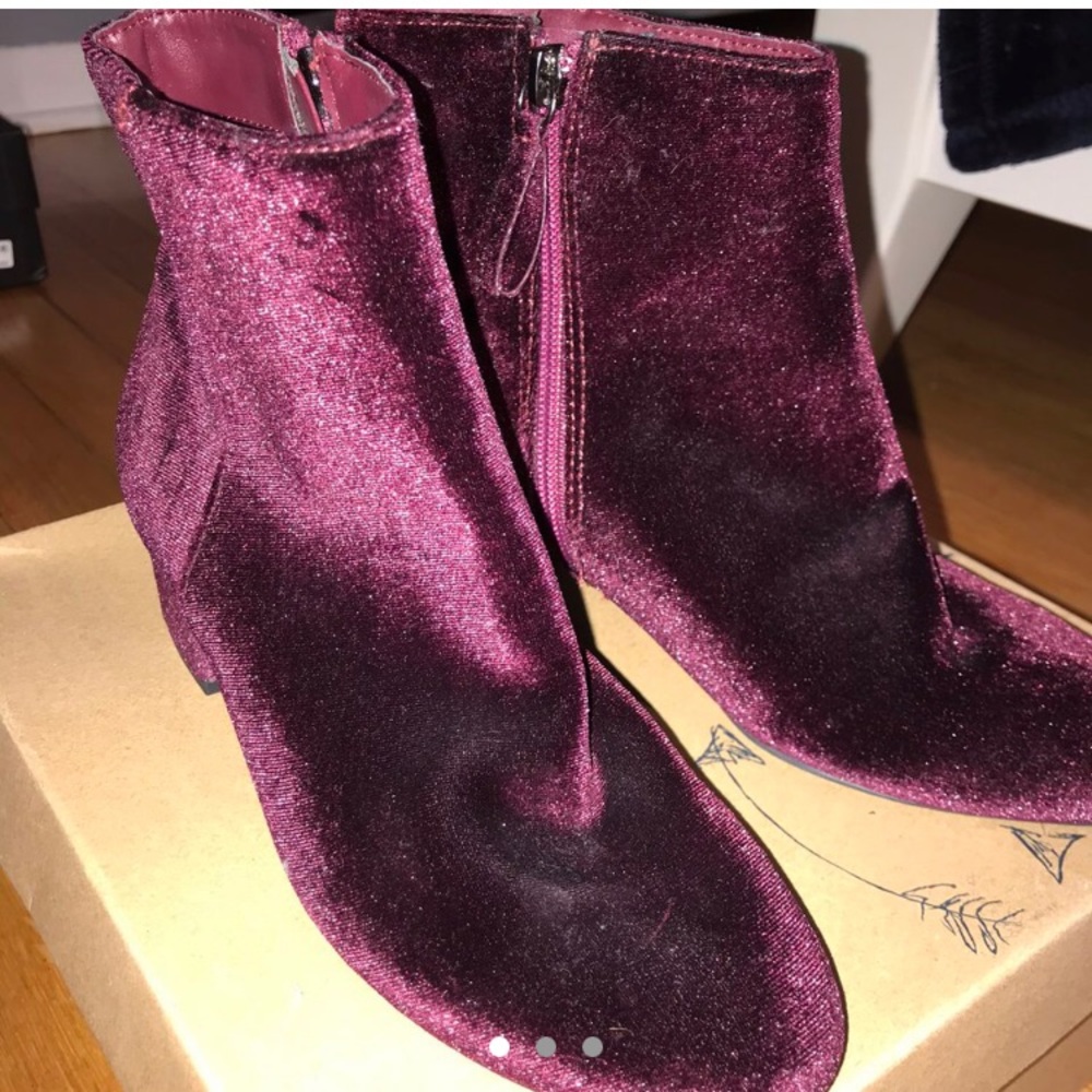 VELVET ZIP UP BOOTIES